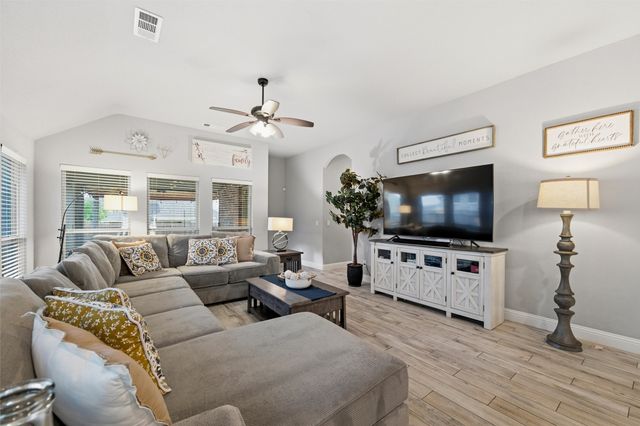 1128 Sutton Place, Desoto, TX 75115