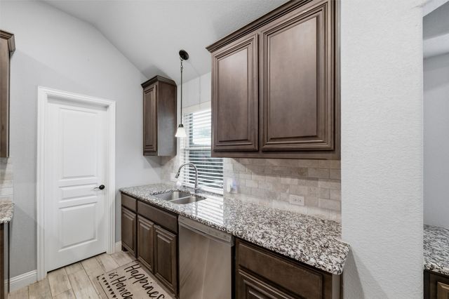 1128 Sutton Place, Desoto, TX 75115