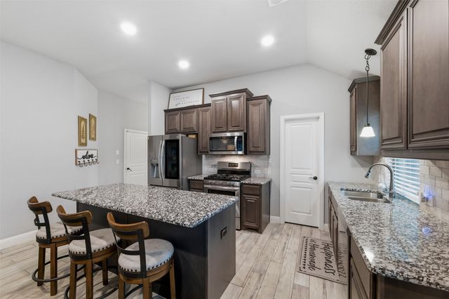 1128 Sutton Place, Desoto, TX 75115