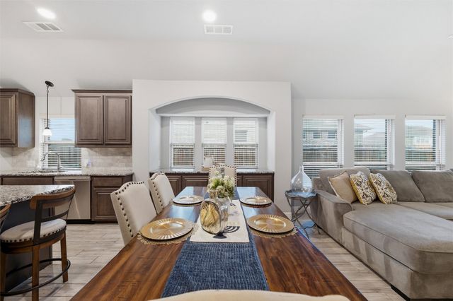 1128 Sutton Place, Desoto, TX 75115