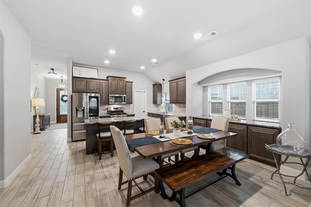 1128 Sutton Place, Desoto, TX 75115