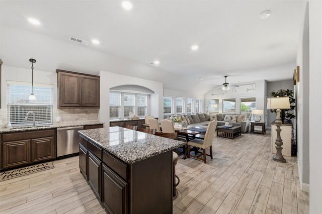 1128 Sutton Place, Desoto, TX 75115