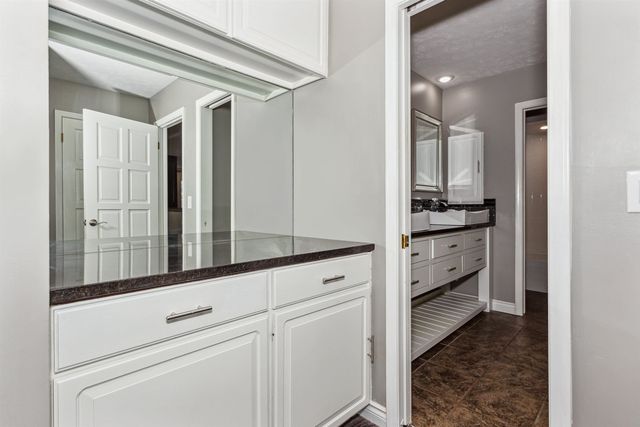 26 E Via Roma, Wichita, KS 67230