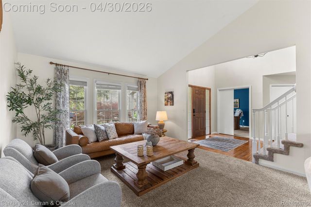 1424 Woodbridge Lane, Wixom, MI 48393