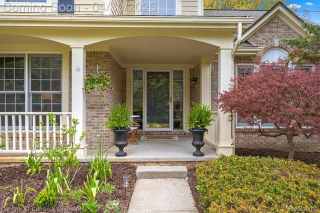 1424 Woodbridge Lane, Wixom, MI 48393
