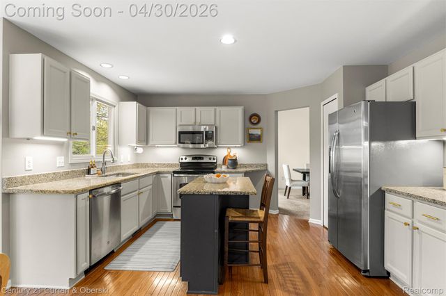 1424 Woodbridge Lane, Wixom, MI 48393