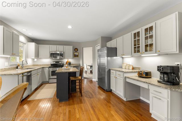 1424 Woodbridge Lane, Wixom, MI 48393