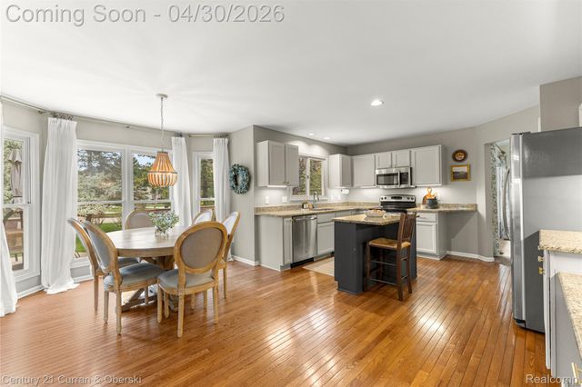 1424 Woodbridge Lane, Wixom, MI 48393