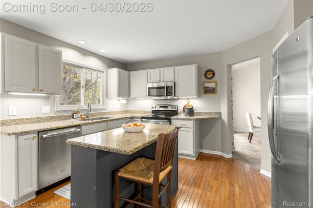 1424 Woodbridge Lane, Wixom, MI 48393