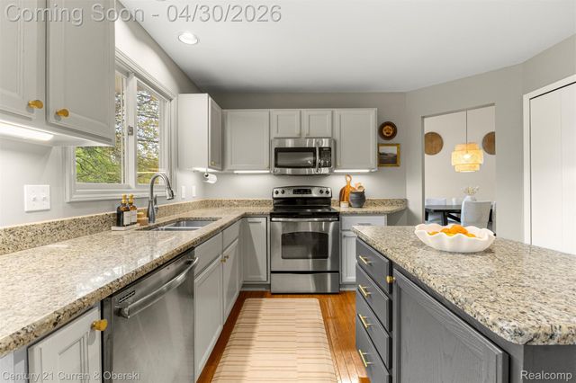 1424 Woodbridge Lane, Wixom, MI 48393