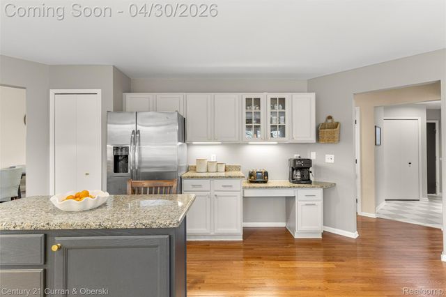 1424 Woodbridge Lane, Wixom, MI 48393