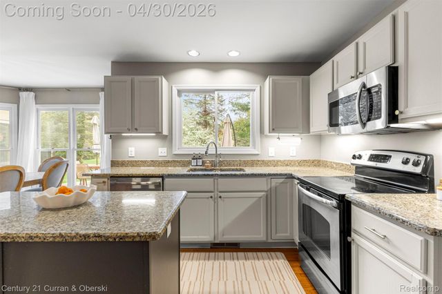 1424 Woodbridge Lane, Wixom, MI 48393