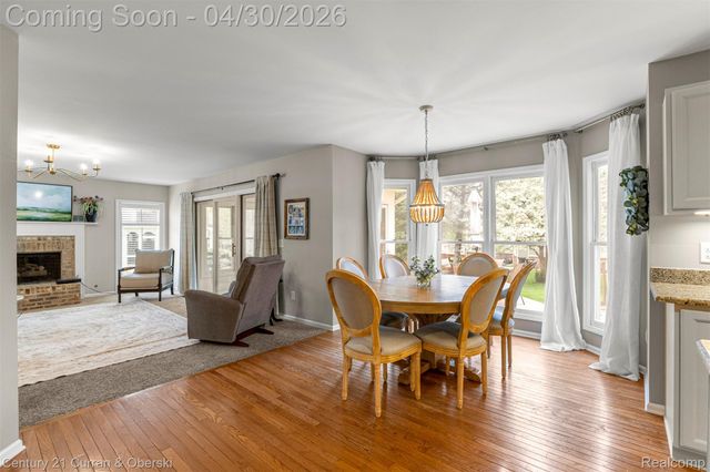 1424 Woodbridge Lane, Wixom, MI 48393