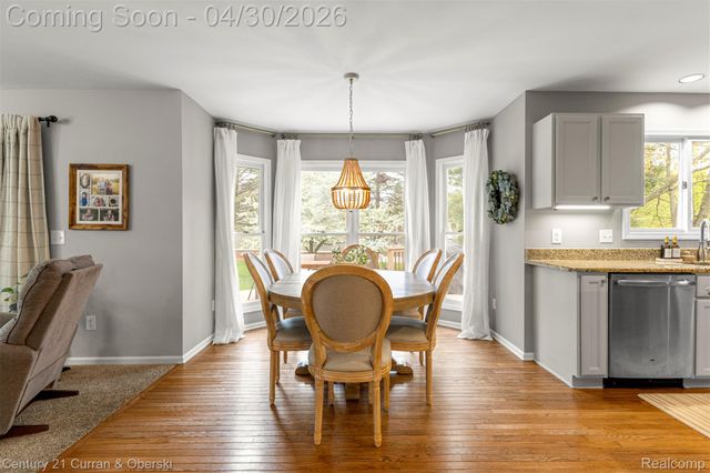 1424 Woodbridge Lane, Wixom, MI 48393