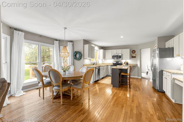 1424 Woodbridge Lane, Wixom, MI 48393