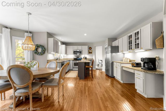 1424 Woodbridge Lane, Wixom, MI 48393