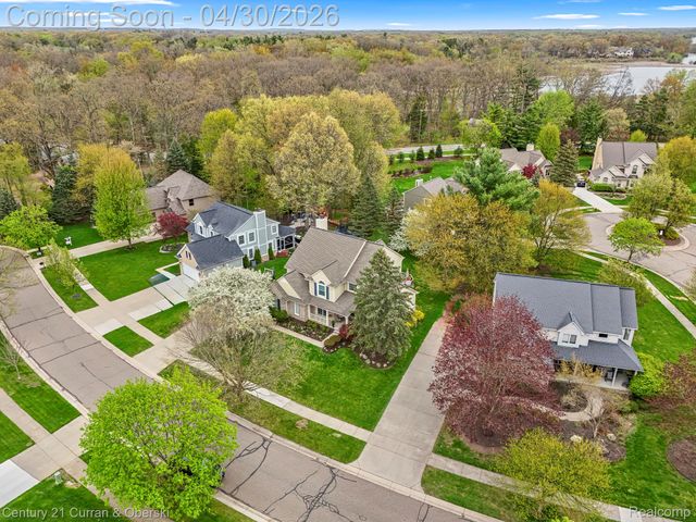 1424 Woodbridge Lane, Wixom, MI 48393
