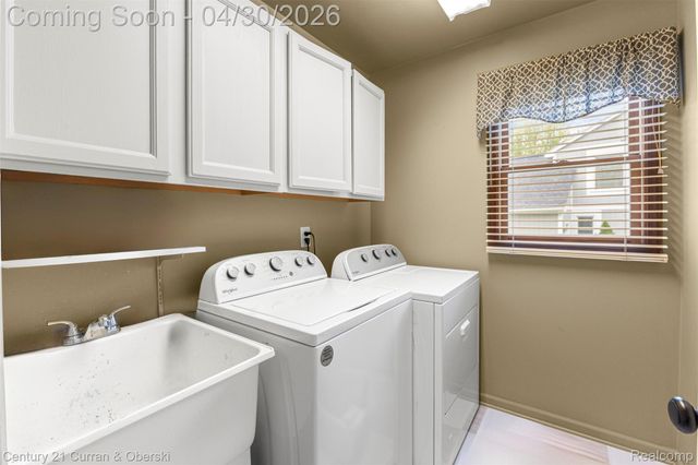 1424 Woodbridge Lane, Wixom, MI 48393
