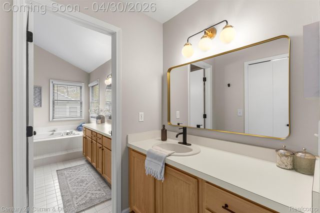1424 Woodbridge Lane, Wixom, MI 48393