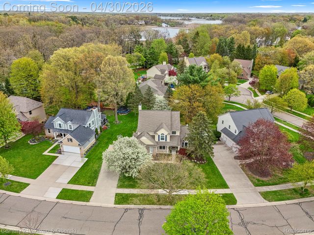 1424 Woodbridge Lane, Wixom, MI 48393