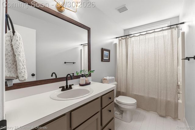 1424 Woodbridge Lane, Wixom, MI 48393