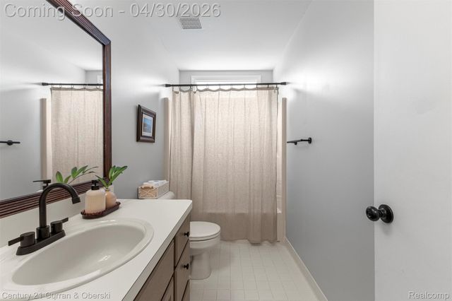 1424 Woodbridge Lane, Wixom, MI 48393