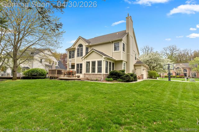 1424 Woodbridge Lane, Wixom, MI 48393