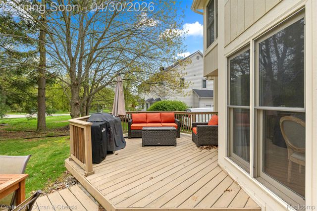 1424 Woodbridge Lane, Wixom, MI 48393