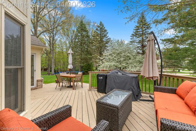 1424 Woodbridge Lane, Wixom, MI 48393