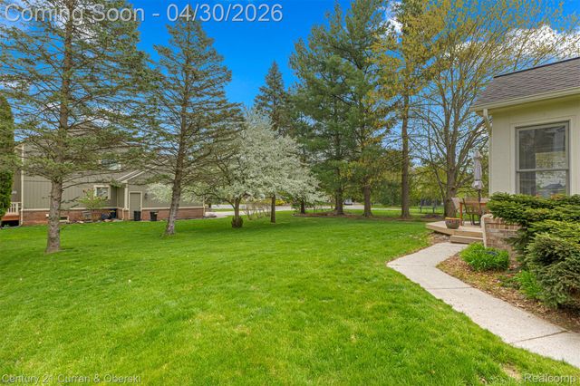 1424 Woodbridge Lane, Wixom, MI 48393