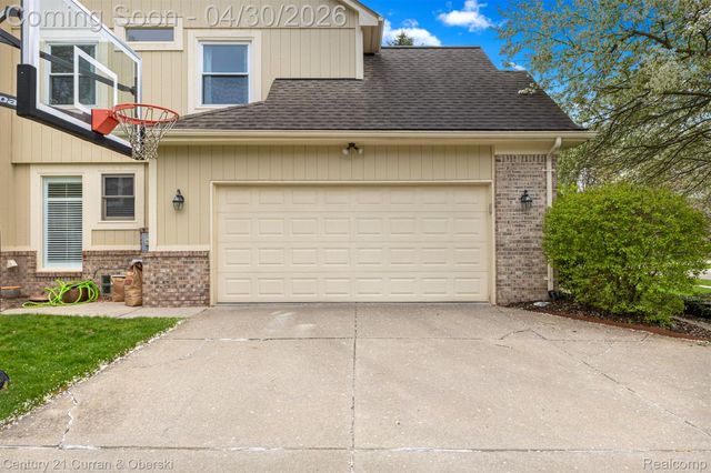 1424 Woodbridge Lane, Wixom, MI 48393