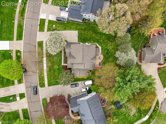 1424 Woodbridge Lane, Wixom, MI 48393