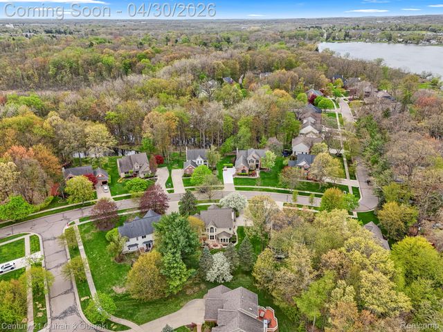 1424 Woodbridge Lane, Wixom, MI 48393
