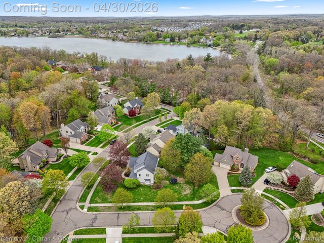 1424 Woodbridge Lane, Wixom, MI 48393