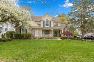 1424 Woodbridge Lane, Wixom, MI 48393