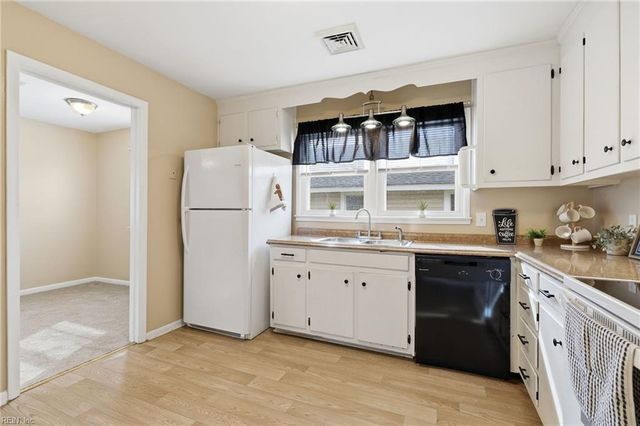 109 Parkview PL, Hampton, VA 23664
