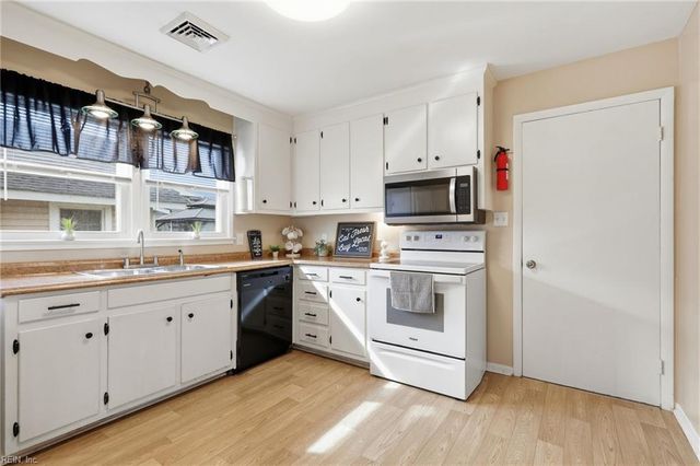 109 Parkview PL, Hampton, VA 23664