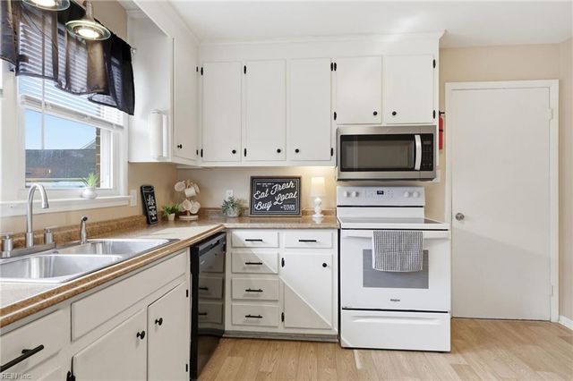 109 Parkview PL, Hampton, VA 23664