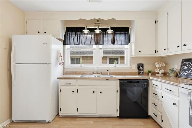 109 Parkview PL, Hampton, VA 23664