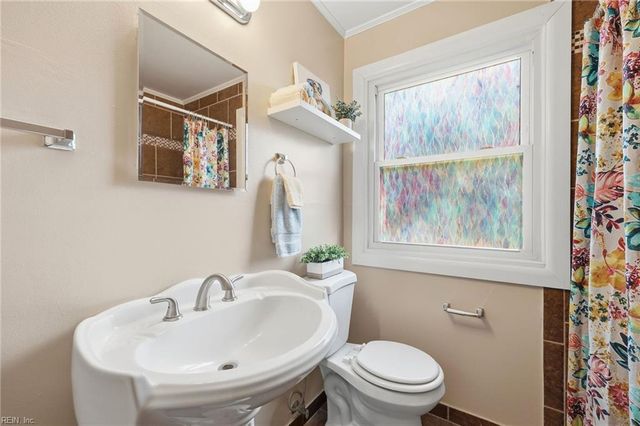 109 Parkview PL, Hampton, VA 23664