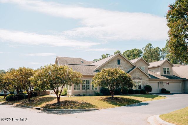 123 W Chelsea Court, Southern Pines, NC 28387