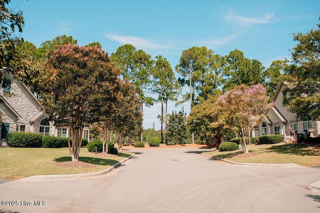 123 W Chelsea Court, Southern Pines, NC 28387