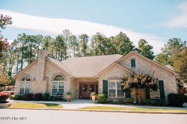 123 W Chelsea Court, Southern Pines, NC 28387