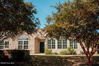123 W Chelsea Court, Southern Pines, NC 28387