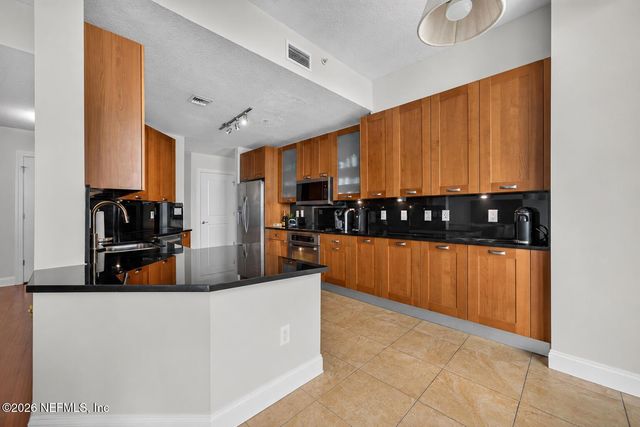 1431 RIVERPLACE Boulevard 1904, Jacksonville, FL 32207