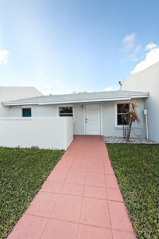 10385 SW 209th Ln, Cutler Bay, FL 33189