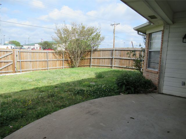 6910 Sayle Street, Greenville, TX 75402