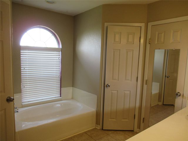 6910 Sayle Street, Greenville, TX 75402