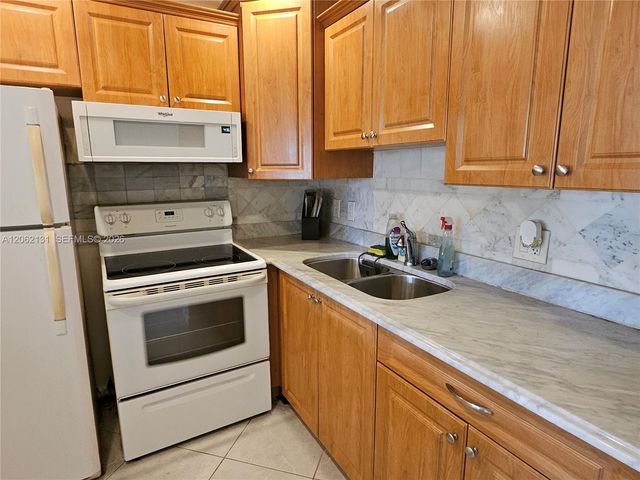 559 N Mansfield N 559 559, Boca Raton, FL 33434