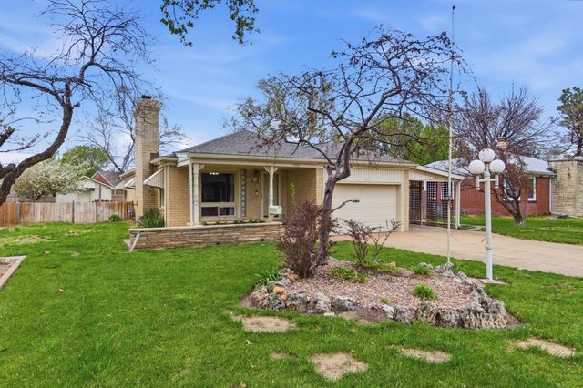 1555 N Womer Dr, Wichita, KS 67203